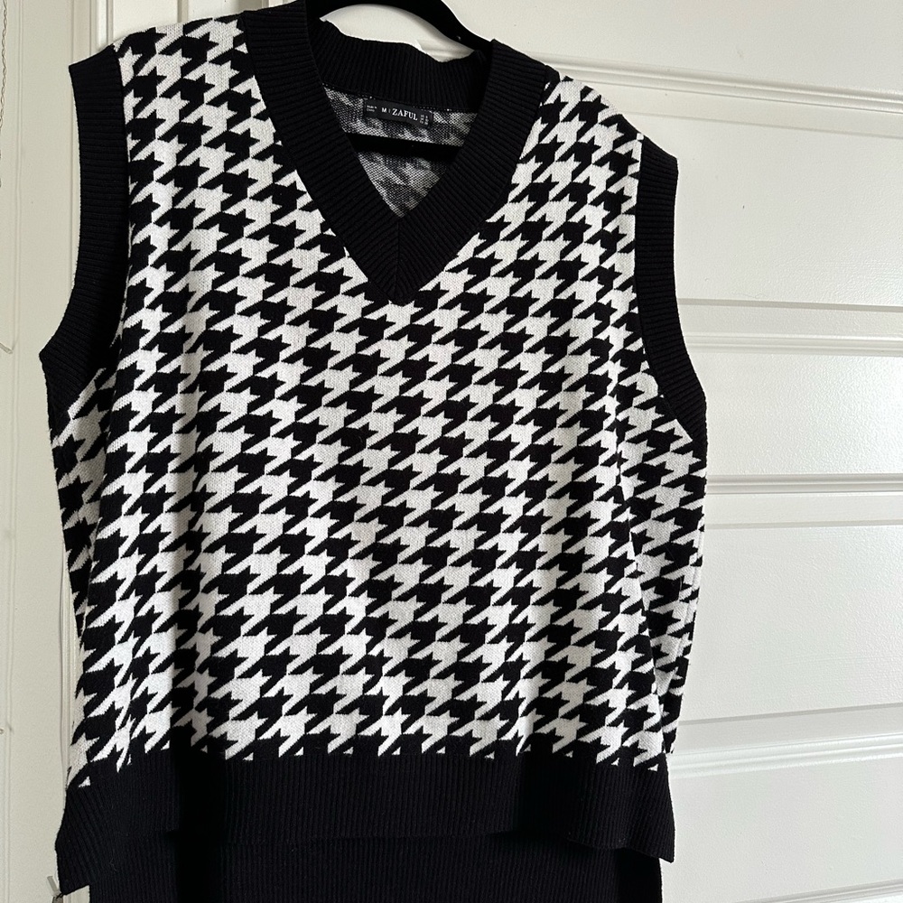 Women’s sweater vest size medium